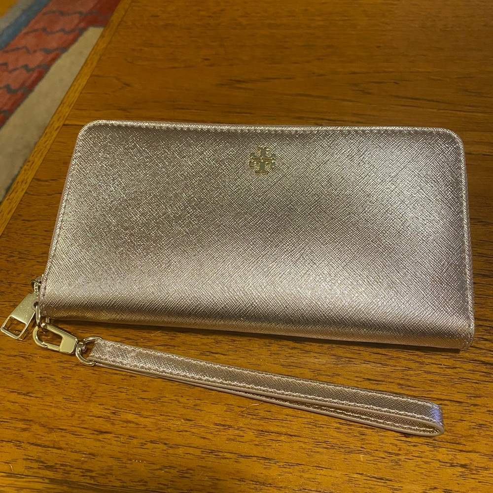Tory Burch saffiano Gold texture zip wallet/ wristlet! Clean!